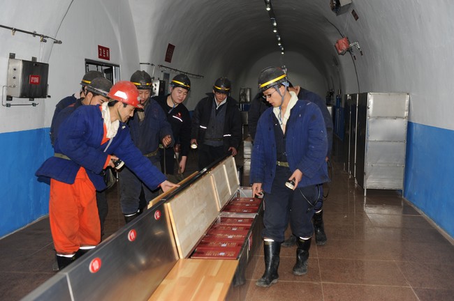 鹿洼煤矿开展避难硐室使用方法培训