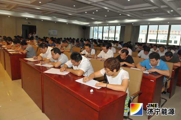 运河煤矿举办粉尘防治专题培训