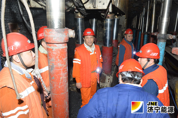 张广宇总经理在安居煤矿指导工作时要求：新班子就要有新气象 新班子就要开拓新局面