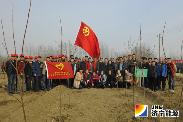 集团公司团委组织参加“青春绿色行动•共建美丽济宁”义务植树活动