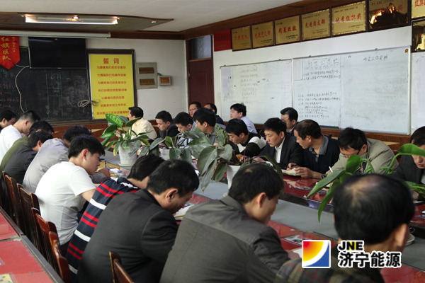 张学生一行深入义桥煤矿综采工区开展蹲点调研