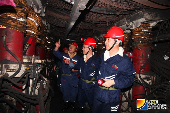 1536364830341672.jpg 9月6日,集团公司党委书记、董事长虢洪增在集团公司副总经理马金平、安全监察二室主任葛敬强等人的陪同下到义桥煤矿检查调研工作2_副本.jpg