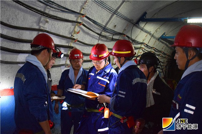 1536976279192179.jpg 2018年9月11日-13日,鲁西监察分局张明斌一行到金桥煤矿进行安全生产大检查(孙欢 摄) (2)_副本.jpg