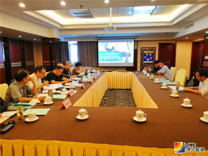 1538273921320371.jpg 2018年9月28日,安居煤矿四项科技成果通过山东煤炭学会鉴定,获评为国内先进水平(刘浩摄)_副本.jpg