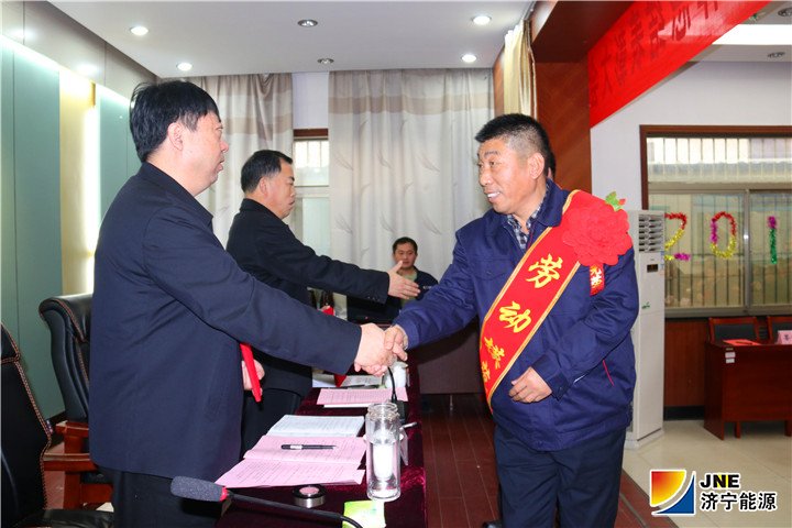 1548400590116134.jpg (济矿物流)2019年1月22日:闵维在济矿物流公司2018年度工作总结表彰大会上提出济矿物流2019年“四大任务”和“四大经营理念”(路英杰)3.jpg