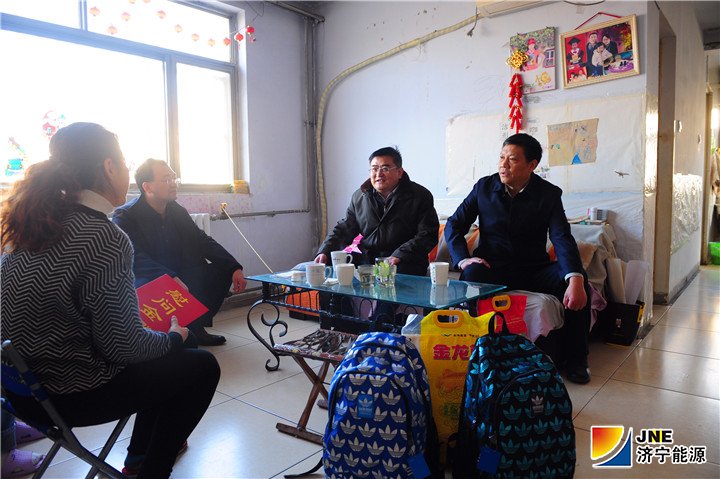 1548400928997907.jpg 2019-1-23丰家雷 张广宇走访困难职工(济宁能源运河煤矿洗煤厂职工宋文涛).jpg