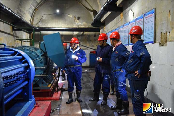 1551239213125781.jpg 2019年2月25日,集团公司总经理张广宇来矿检查指导矿井复产工作(2摄影:范栋).jpg