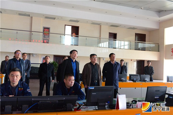 1553475962942826.jpg 2019年3月21日,市国资委党委书记、主任丰家雷到安居煤矿调研指导工作(陈晨摄).jpg