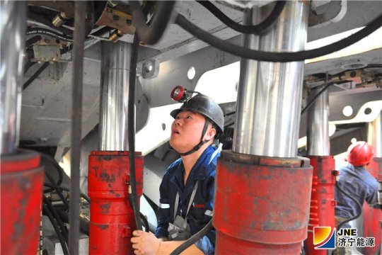 运河煤矿职工胡灿宾喜获济宁市“五一”劳动奖章