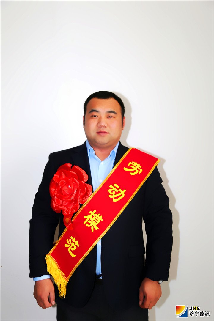 1555378286139887.jpg 1、开云线上平台(集团)官方网站:【劳模风采】提升服务做销售,好煤卖出好价钱--朱家峁煤矿劳模李洋洋.jpg