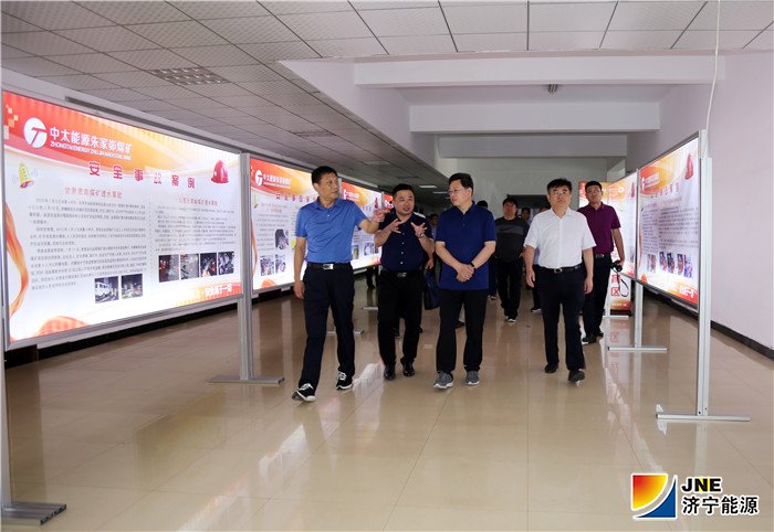 1563250368100393.jpg 2济宁市政府副秘书长马树华到朱家峁煤矿调研慰问6.jpg