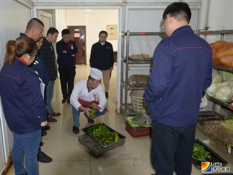 霄云煤矿让职工“算明白账、吃实惠饭”