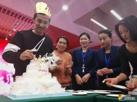 奋斗的日子里 爱让我们一起成长