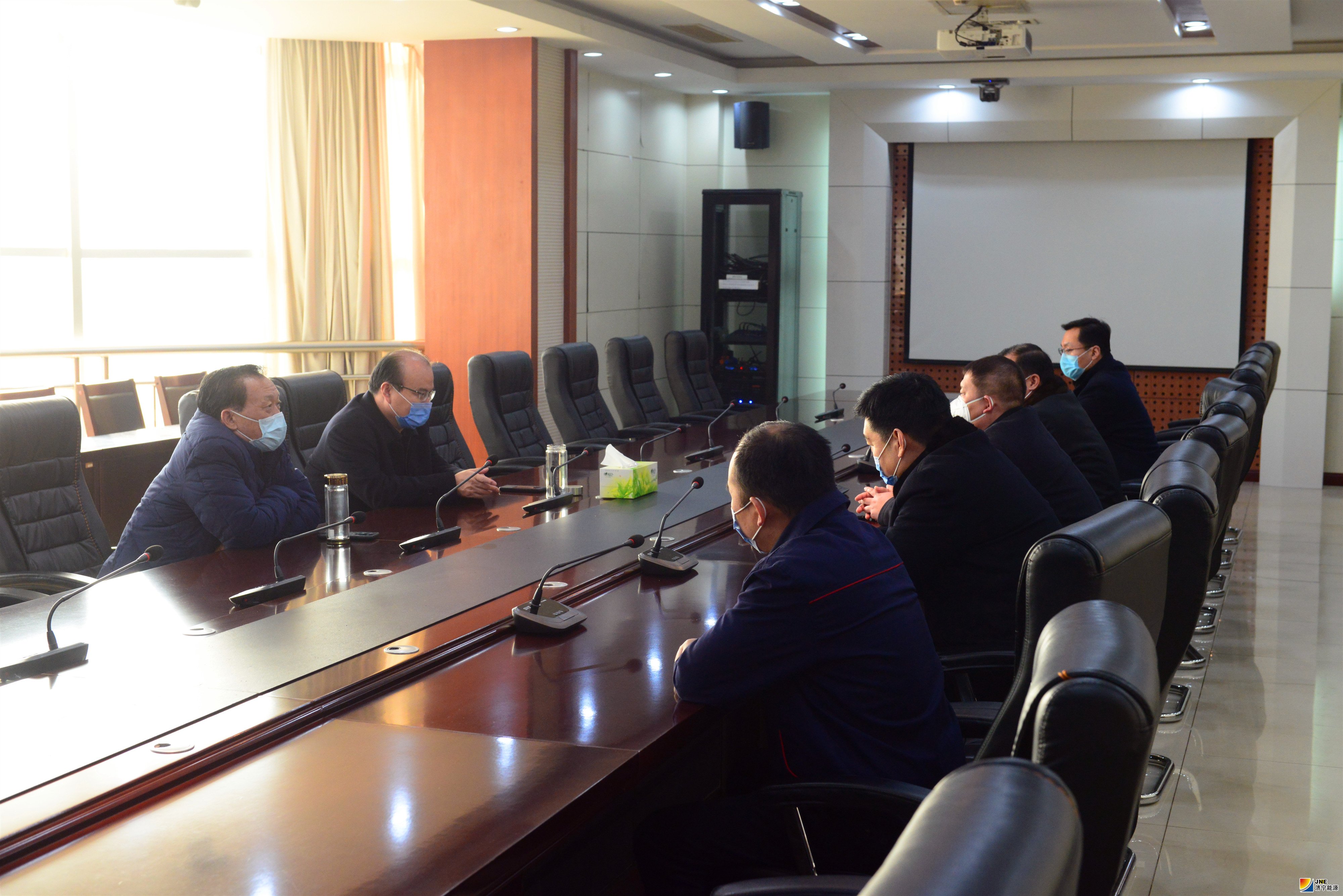 1580353294695476.jpg 2020年1月28日,集团公司副总经理马金平到霄云煤矿督导疫情防控工作(摄影:范栋).jpg