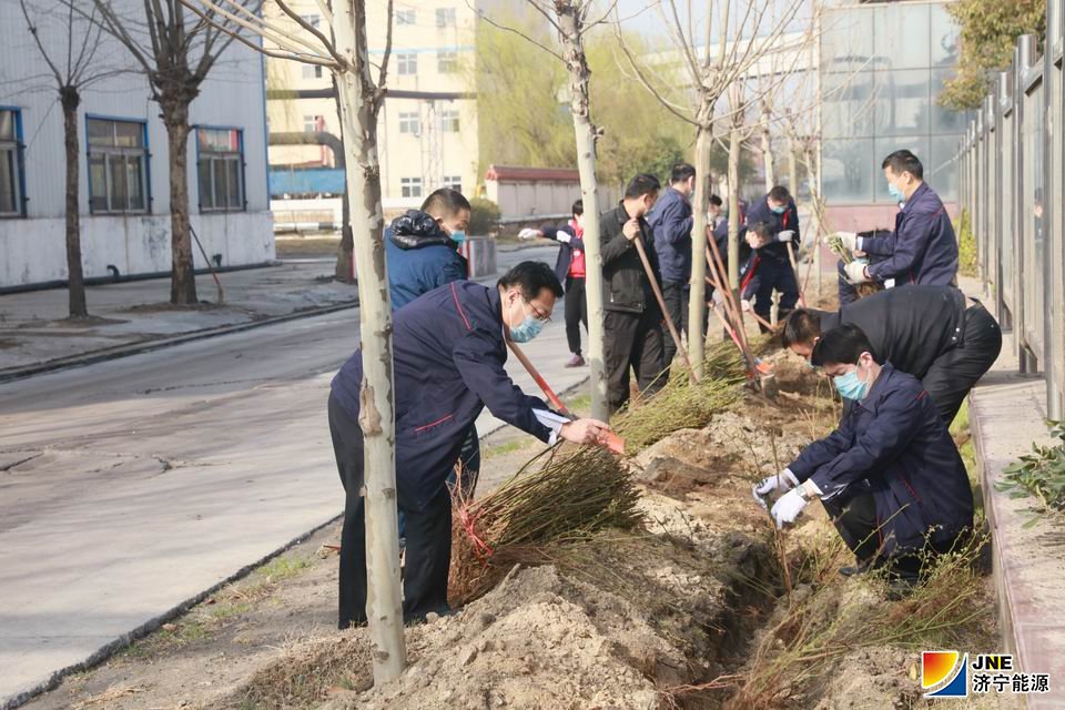 1584007494781152.jpg 2020年3月12日,战疫情 添新绿 阳城煤电开展植树活动.jpg