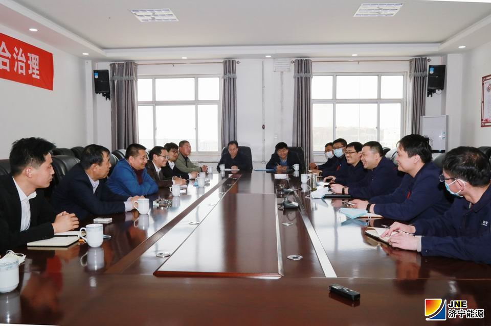 1587370447526187.jpg 2020年4月16日魏墙煤业董事长刘星合到朱家峁煤矿对标学习自动化工作面(张奎连摄)(座谈会).jpg