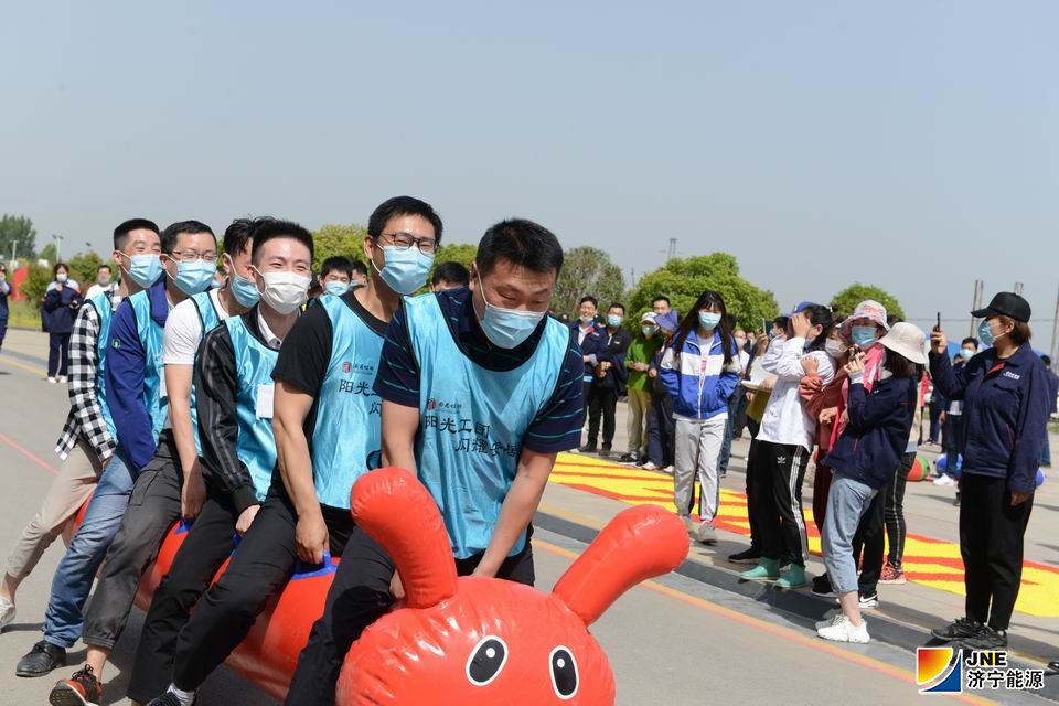 1589964129997678.jpg 2020年5月13日,安居煤矿举办五一趣味运动会(陈晨摄)-毛毛虫竞速.JPG