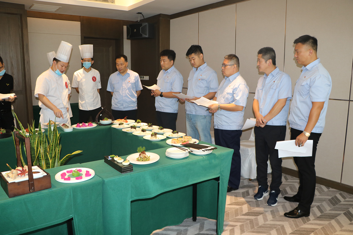 1602334390903965.jpg 圆中园公司:厨艺现场点评(王震).jpg