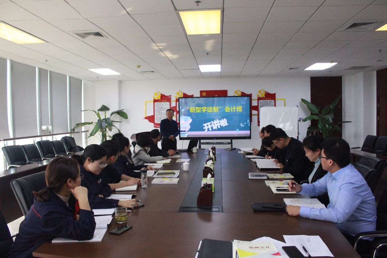 1604840730816472.jpg “新型学徒制”会计班在东方圣城租赁公司开讲.jpg