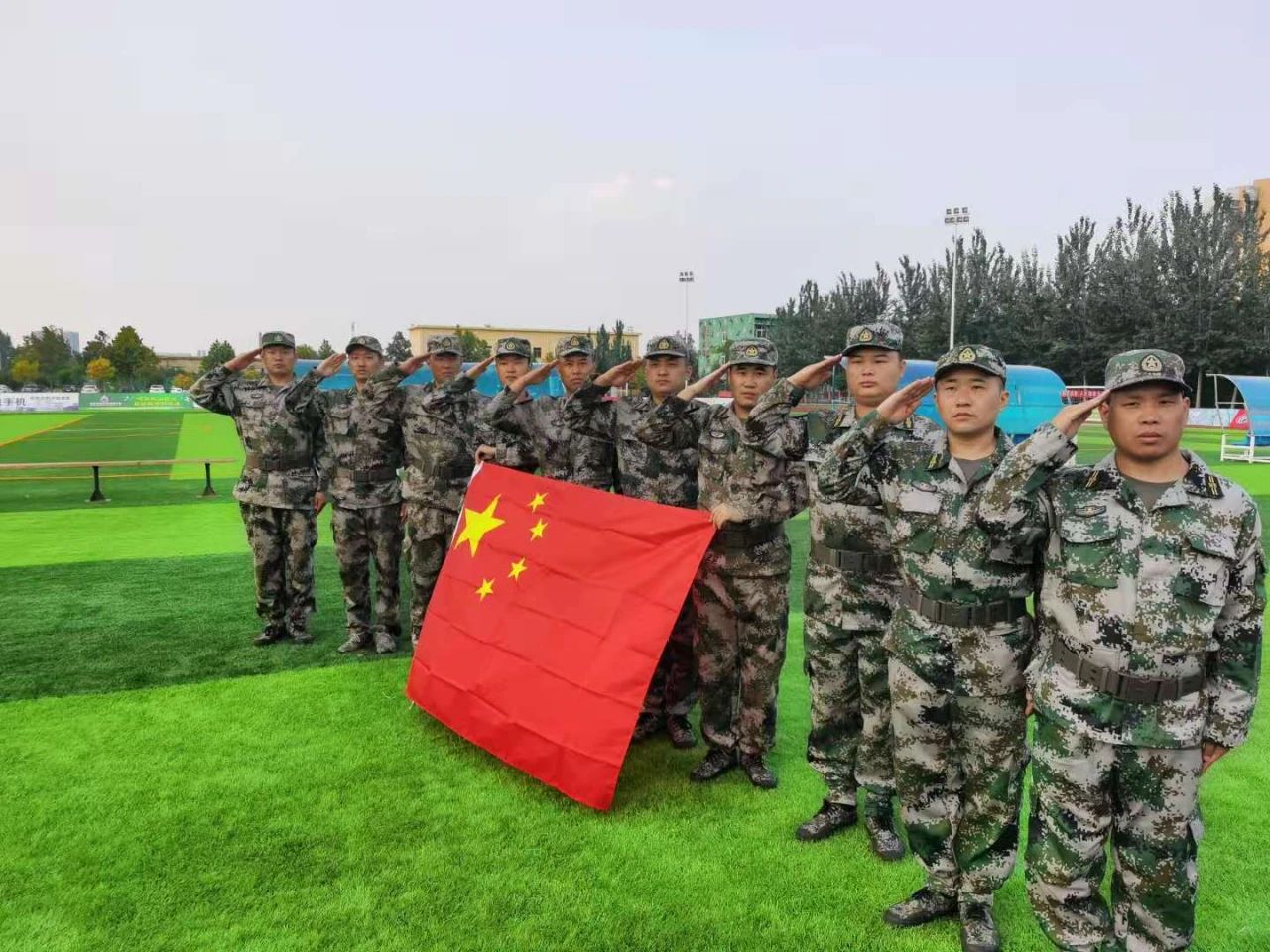 1605436694155958.jpg 职工文苑丨那一刻,我只是一个兵.jpg