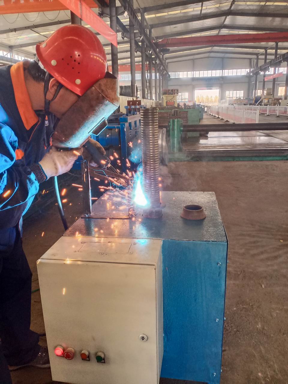 1605784911556133.jpg 2020年11月16 日,盛源公司,矿用产品公司设计制造横阻器自动焊接装置效果好(周伟敏) (1).jpg