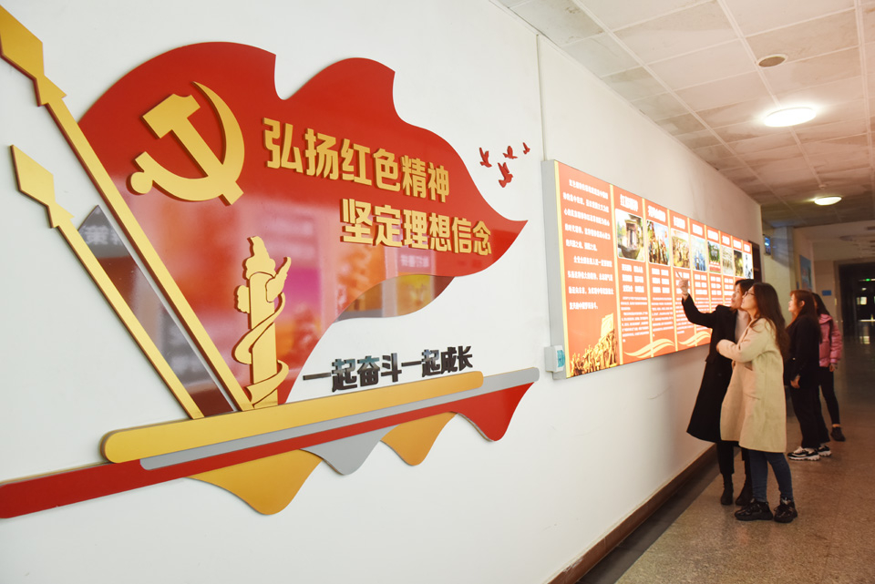 1606365464294844.jpg 霄云煤矿:发挥文化引领作用 打造“和谐”企业文化阵地1.jpg