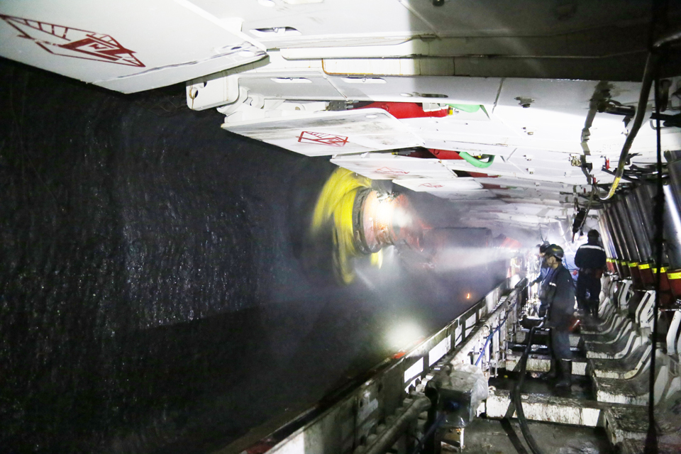 1606870712393466.jpg 朱家峁井下生产现场.jpg