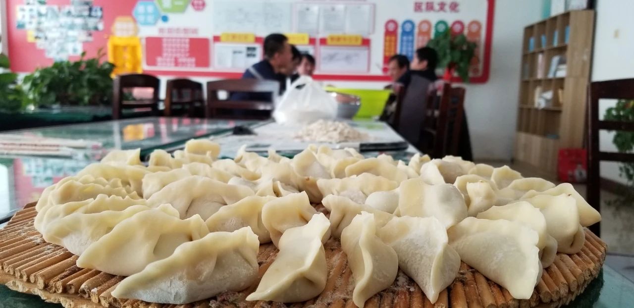 1608711302575479.jpg 今天的饺子真香!此时的慰问最暖!1.jpg