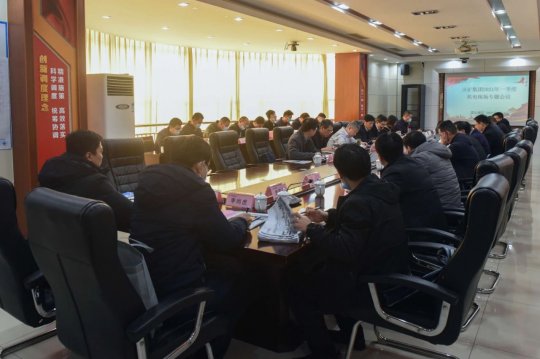 张学生带队到霄云煤矿组织召开机电现场专题会议