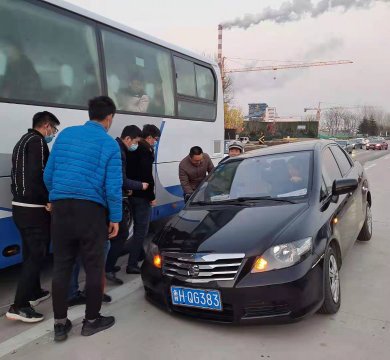 盛源公司职工路遇交通事故伸援手