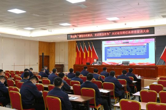 闵维到梁山港作形势任务教育宣讲