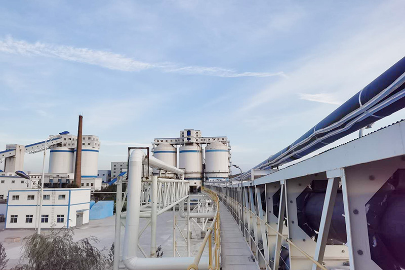 1619522687833763.jpg 20214月26日,朱家峁煤矿与横山煤电签订输煤管带机调度协议(姜鹏摄).jpg