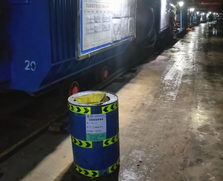 朱家峁煤矿：“靓丽”垃圾箱  绿色又环保