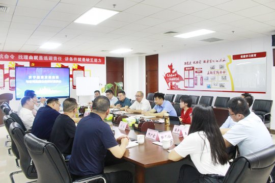 郭锦华与宏河集团客人开展座谈交流