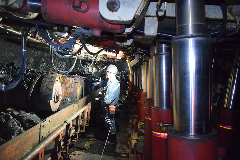 1631412034908591.jpg 2021.9.10金桥煤矿:金桥煤矿职工技能大赛实操考试首次采用井下“实战”(张超摄).jpg