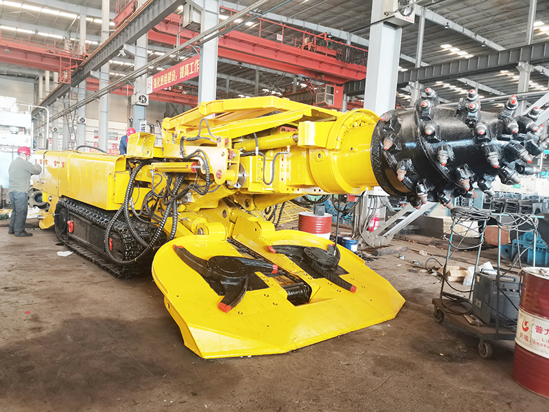 1636599989562135.jpg 承修首批掘进机2 (1).jpg