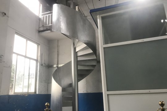 金桥煤矿：旋转楼梯巧妙设计保安全