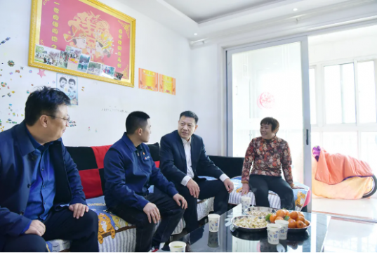 张广宇走访慰问集团劳模和困难党员